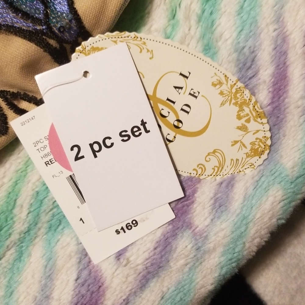 A 2pc set - Picture 2 of 5